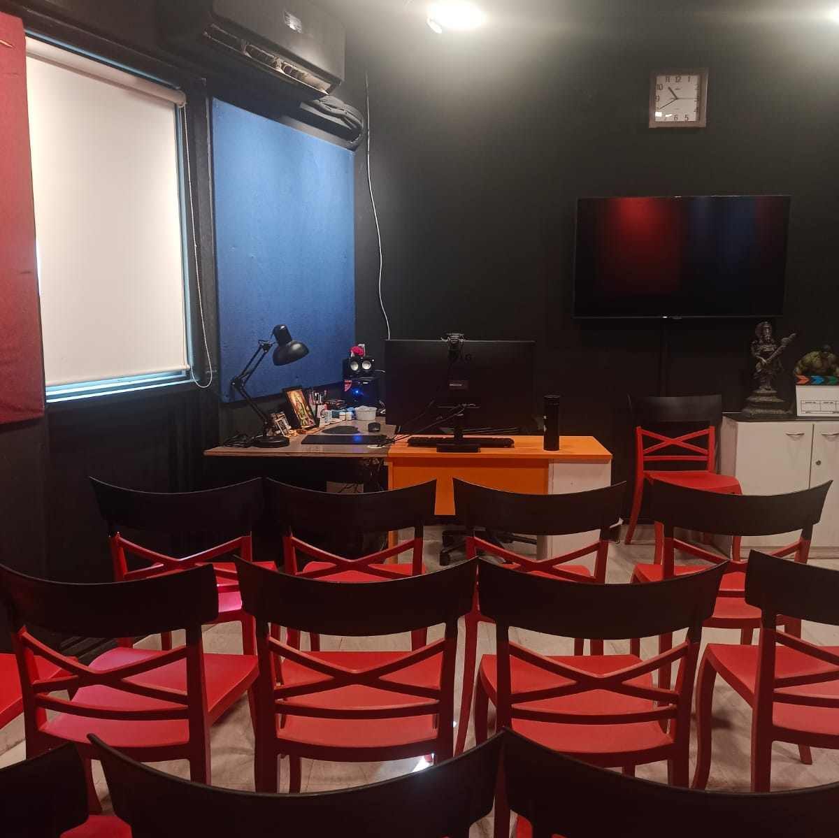 A Truly International Studio-Like Learning Environment